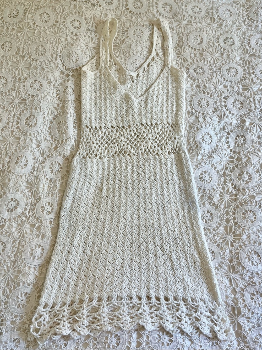 Vintage handmade white crochet sleeveless dress - Picture 3 of 7